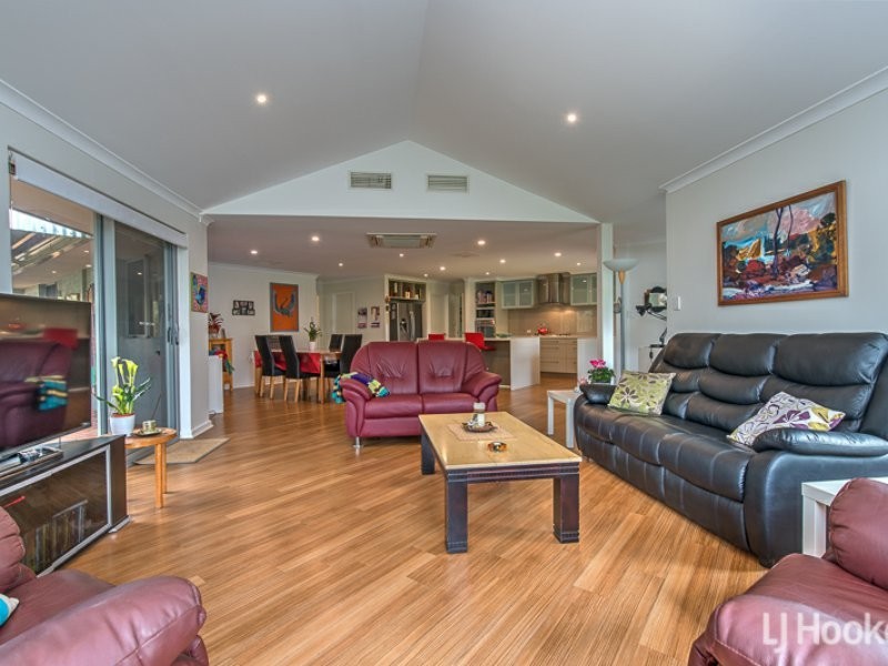 7 Brush Court, Canning Vale WA 6155