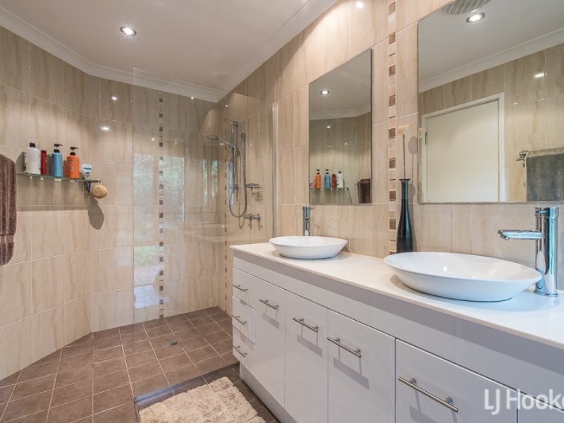 7 Brush Court, Canning Vale WA 6155