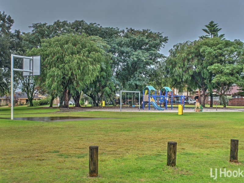 14 Dampier Court, Thornlie WA 6108