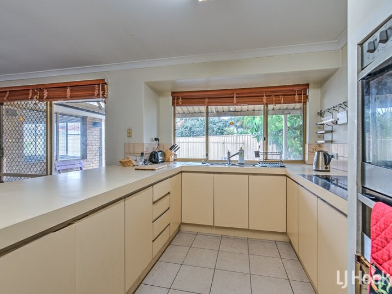 14 Dampier Court, Thornlie WA 6108