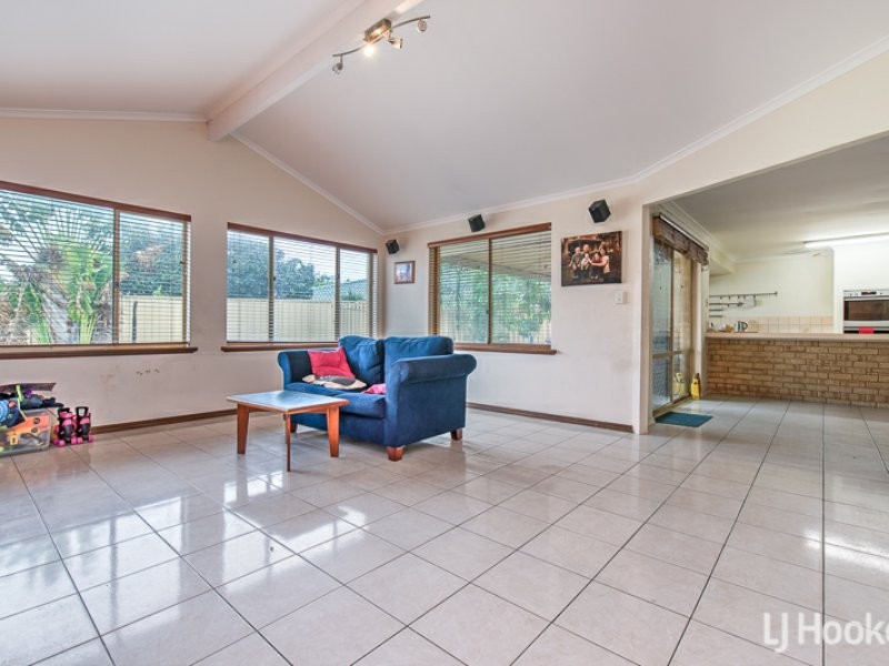 14 Dampier Court, Thornlie WA 6108