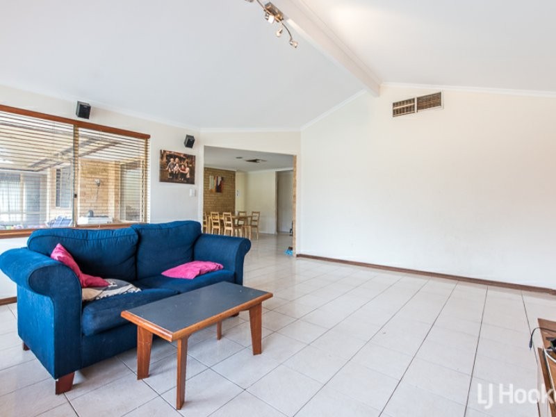 14 Dampier Court, Thornlie WA 6108