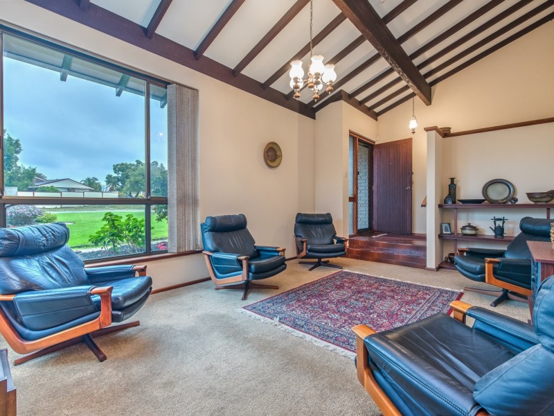 4 Empire Way, Thornlie WA 6108