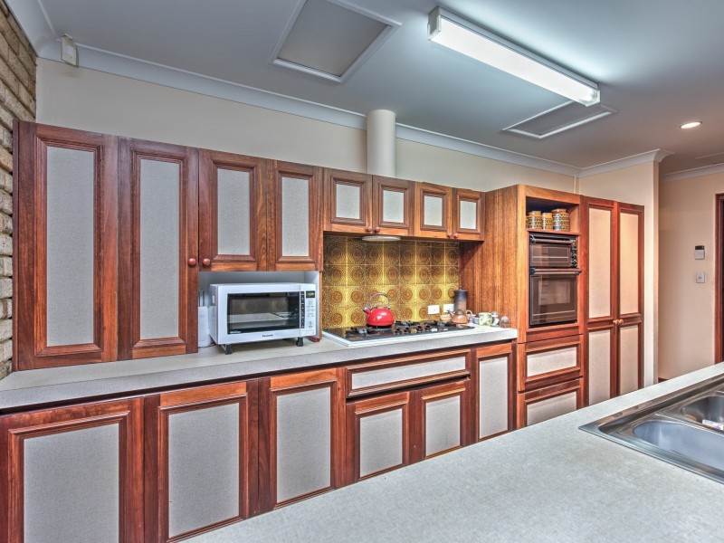 4 Empire Way, Thornlie WA 6108