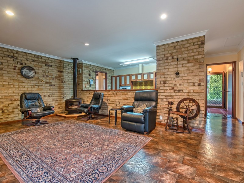 4 Empire Way, Thornlie WA 6108