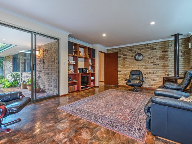 4 Empire Way, Thornlie WA 6108