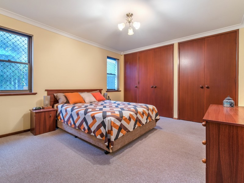 4 Empire Way, Thornlie WA 6108