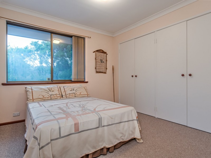 4 Empire Way, Thornlie WA 6108