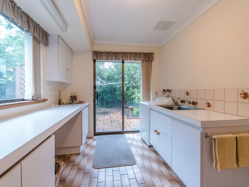 4 Empire Way, Thornlie WA 6108