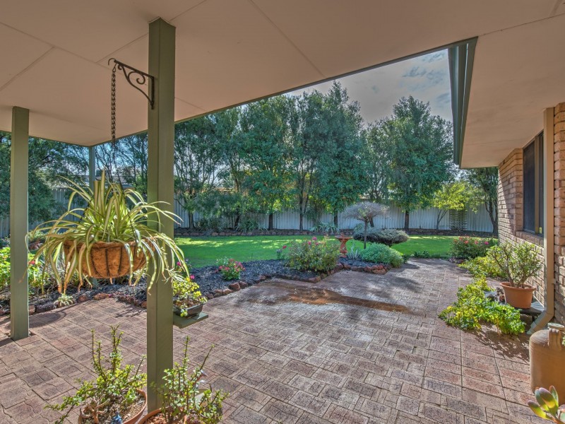 4 Empire Way, Thornlie WA 6108