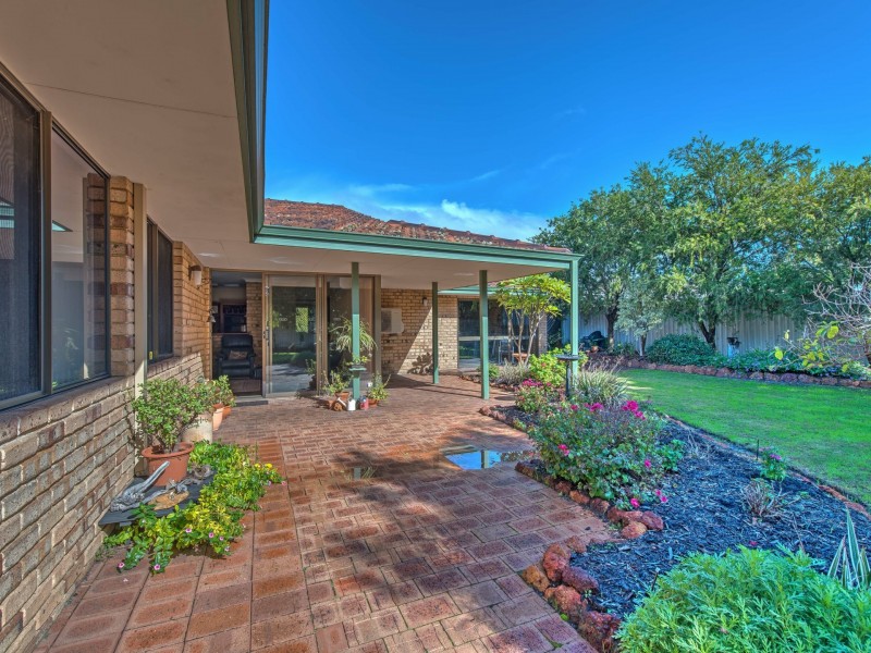 4 Empire Way, Thornlie WA 6108