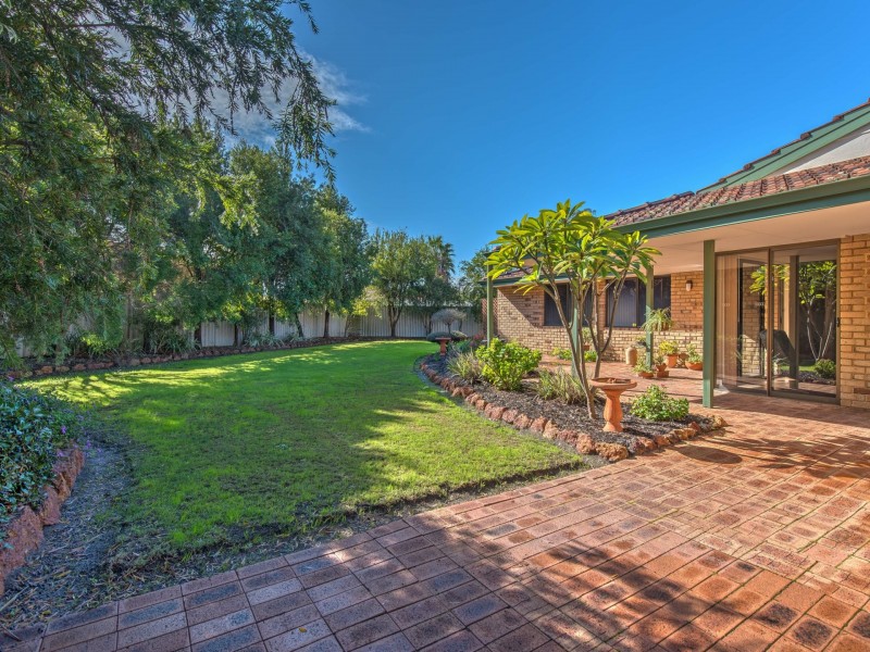 4 Empire Way, Thornlie WA 6108