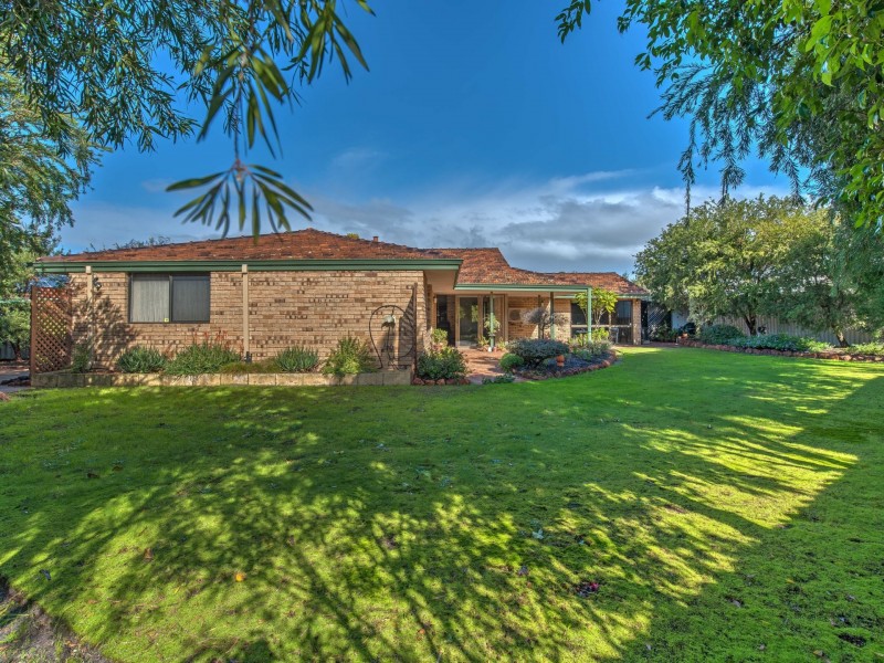 4 Empire Way, Thornlie WA 6108