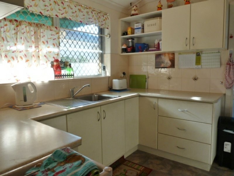 2 Glyndebourne Avenue, Thornlie WA 6108