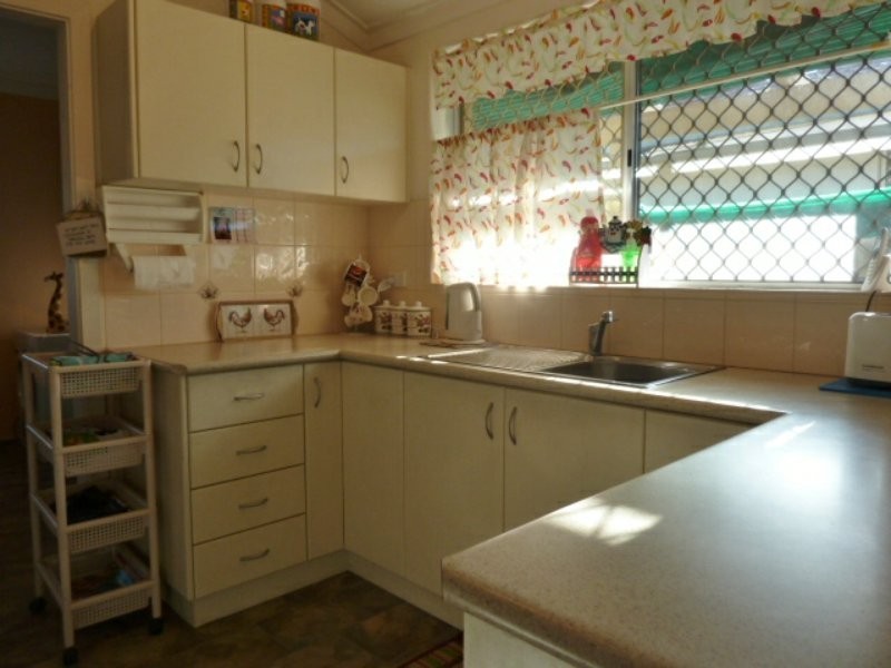 2 Glyndebourne Avenue, Thornlie WA 6108