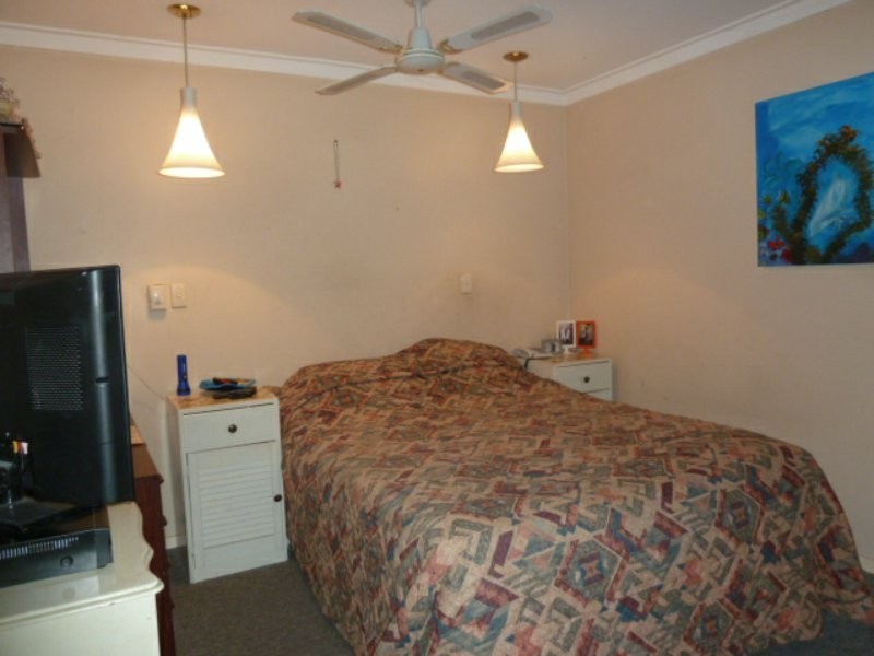 2 Glyndebourne Avenue, Thornlie WA 6108