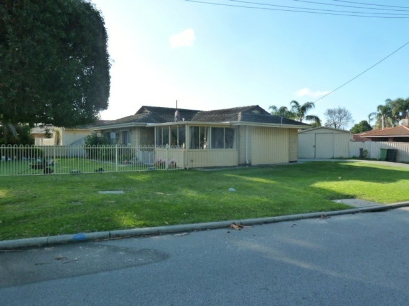 2 Glyndebourne Avenue, Thornlie WA 6108