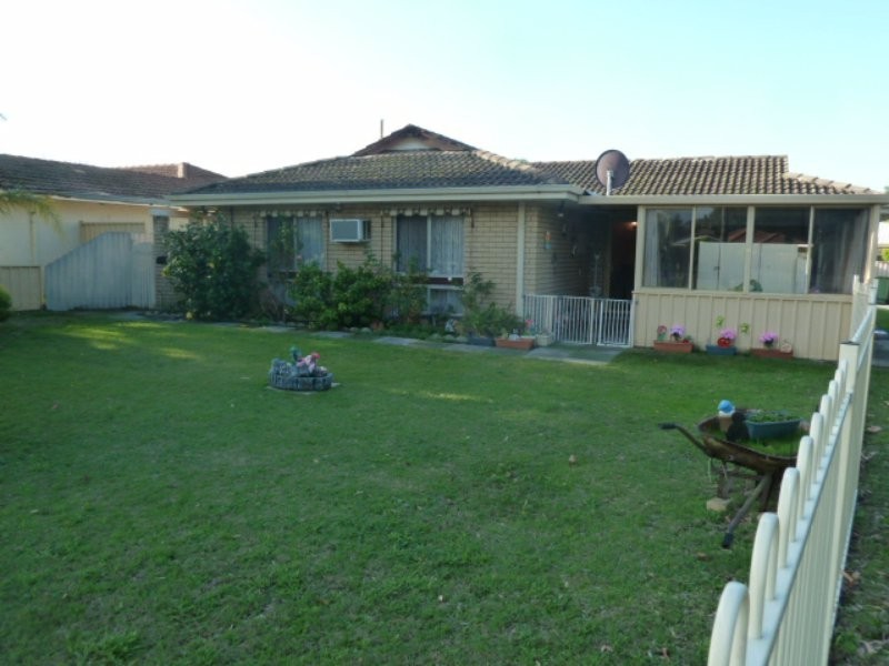 2 Glyndebourne Avenue, Thornlie WA 6108