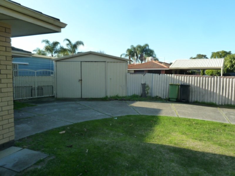 2 Glyndebourne Avenue, Thornlie WA 6108