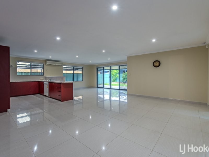 26 Merlin Way, Wattle Grove WA 6107