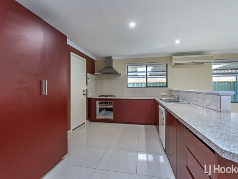 26 Merlin Way, Wattle Grove WA 6107