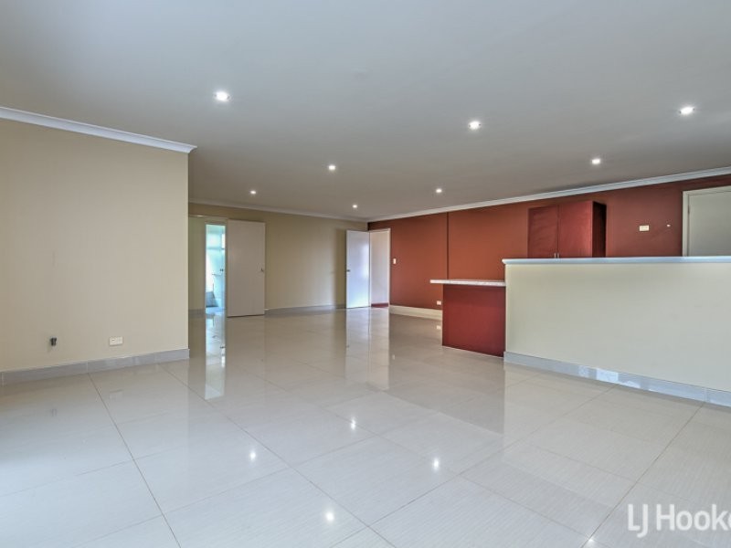 26 Merlin Way, Wattle Grove WA 6107