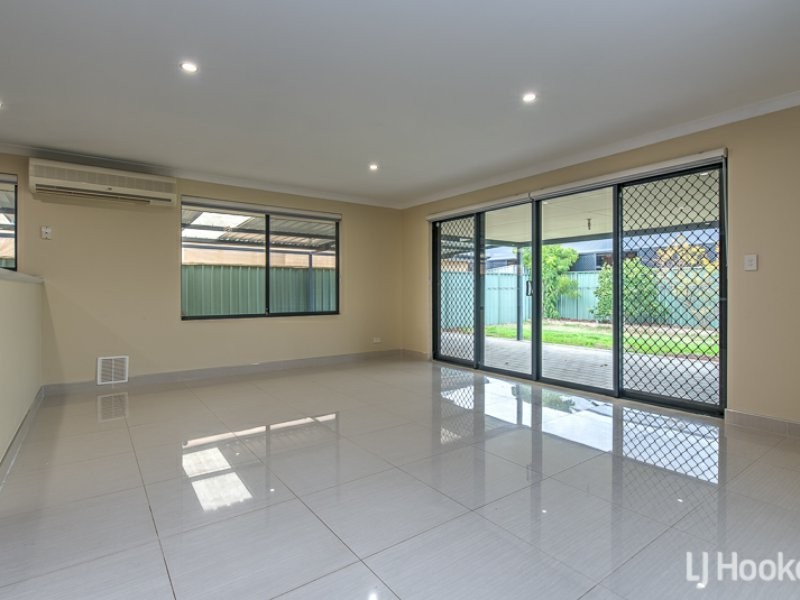 26 Merlin Way, Wattle Grove WA 6107