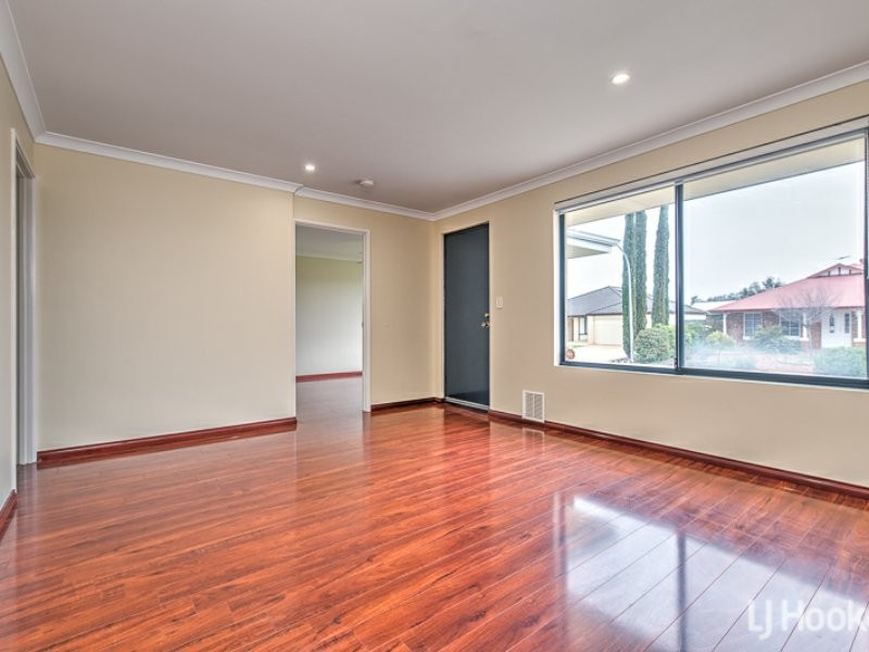 26 Merlin Way, Wattle Grove WA 6107