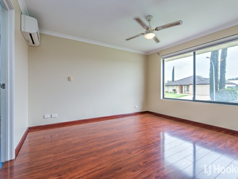 26 Merlin Way, Wattle Grove WA 6107