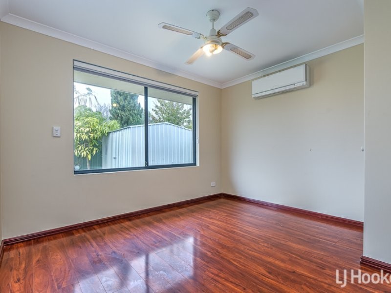 26 Merlin Way, Wattle Grove WA 6107