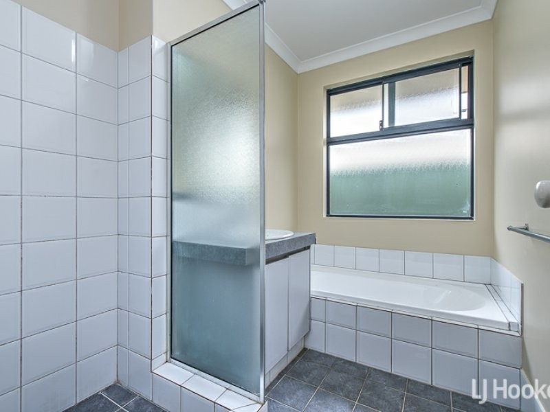 26 Merlin Way, Wattle Grove WA 6107