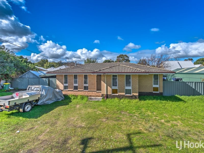 16 Devonshire Terrace, Armadale WA 6112