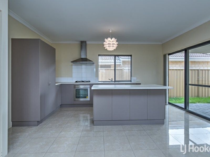 17 Towncentre Drive, Thornlie WA 6108