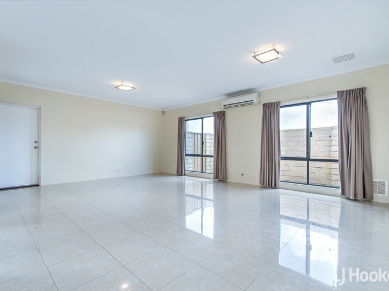 17 Towncentre Drive, Thornlie WA 6108