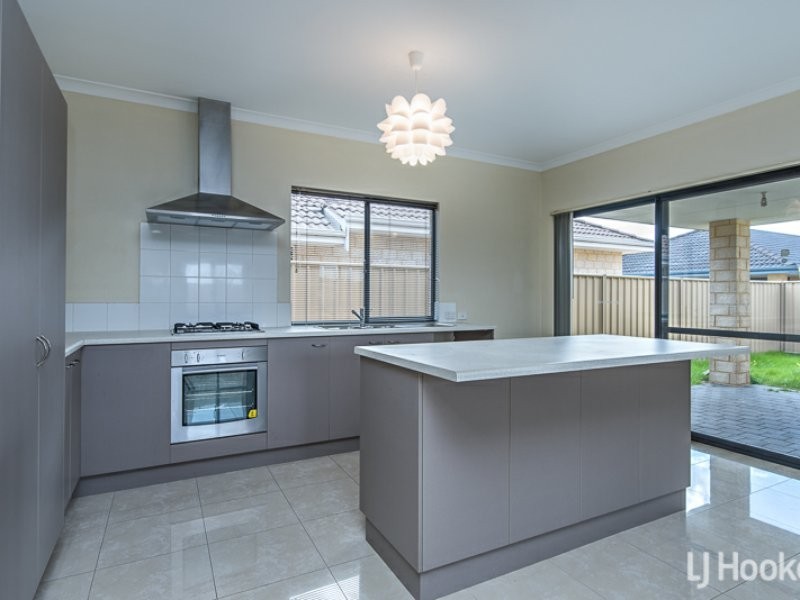 17 Towncentre Drive, Thornlie WA 6108