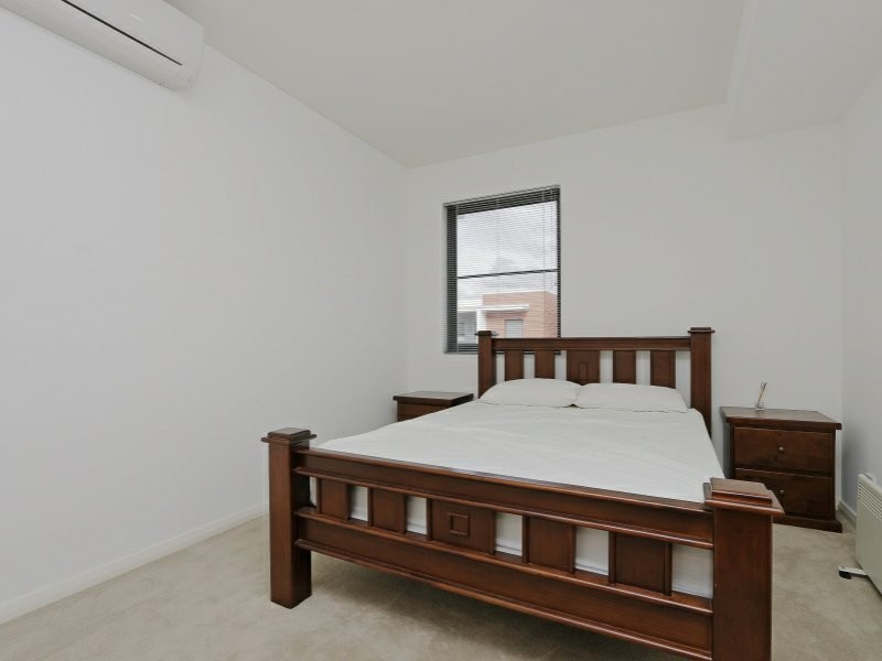 33/1 Stockton Bend, Cockburn Central WA 6164
