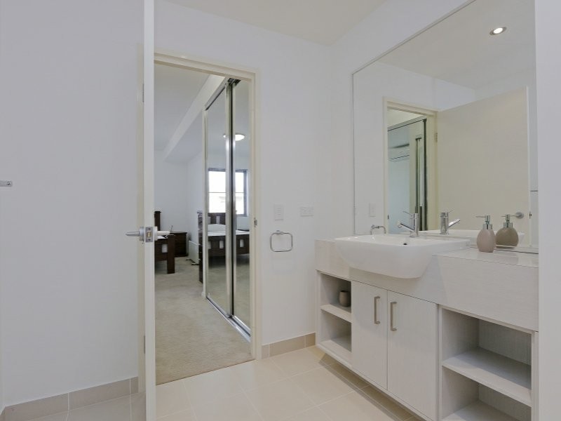 33/1 Stockton Bend, Cockburn Central WA 6164