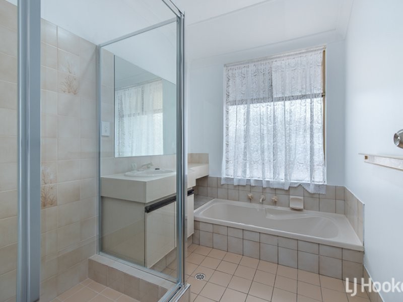 56 Discovery Drive, Thornlie WA 6108