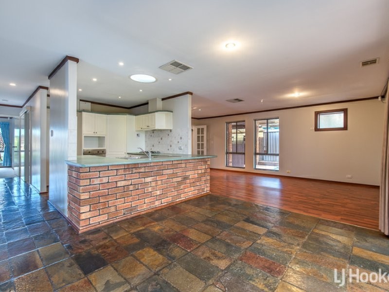 4 Grundy Way, Thornlie WA 6108