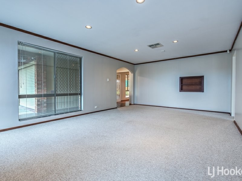 4 Grundy Way, Thornlie WA 6108