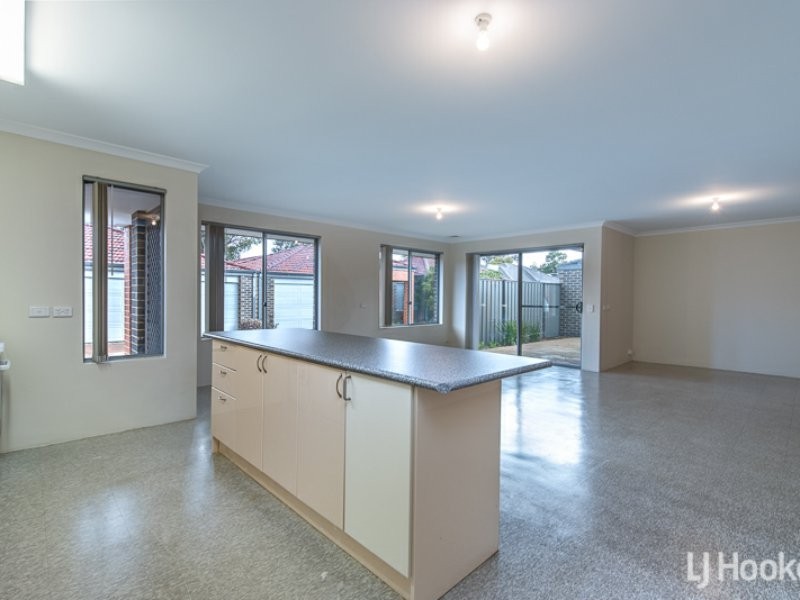 13/2 Briza Lane, Forrestfield WA 6058