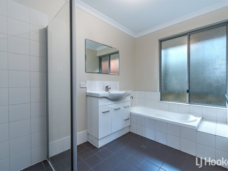 13/2 Briza Lane, Forrestfield WA 6058