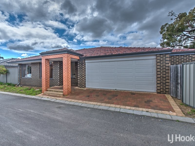13/2 Briza Lane, Forrestfield WA 6058