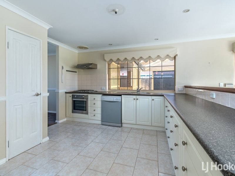 125 Forest Lakes Drive, Thornlie WA 6108