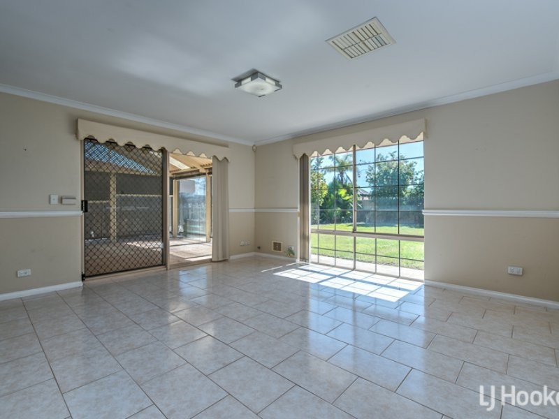 125 Forest Lakes Drive, Thornlie WA 6108