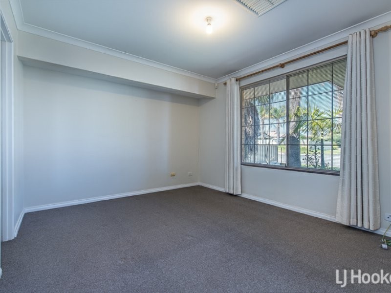 125 Forest Lakes Drive, Thornlie WA 6108