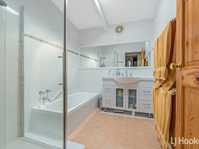 77 Paterson Road, Mount Nasura WA 6112