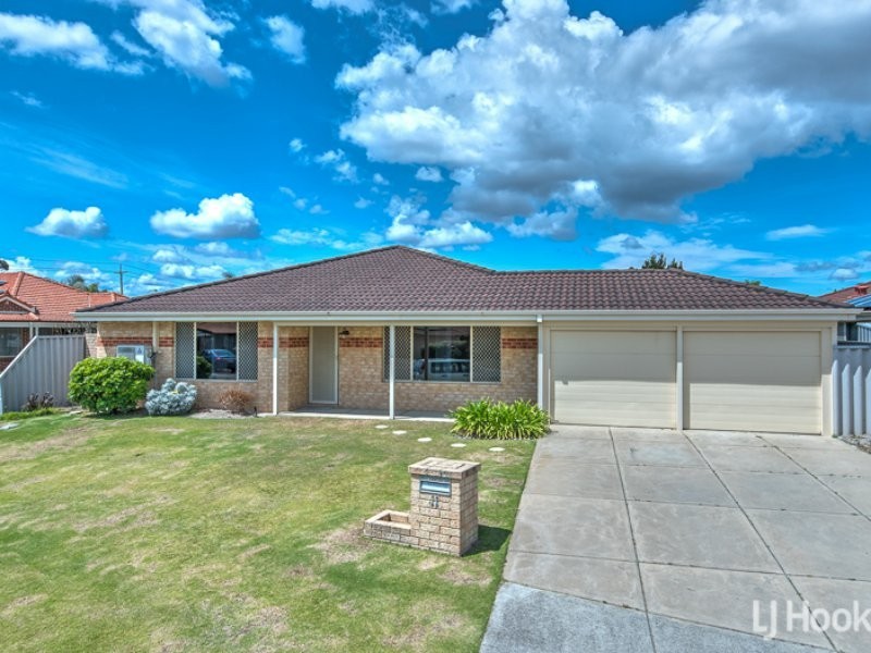 11 Magenta Close, Thornlie WA 6108