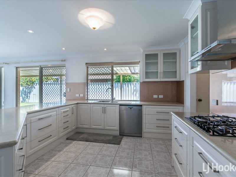 11 Magenta Close, Thornlie WA 6108