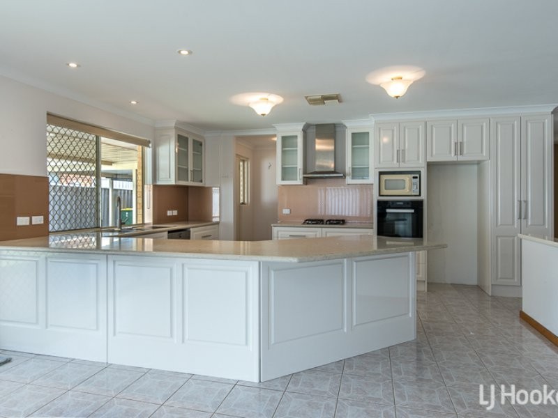 11 Magenta Close, Thornlie WA 6108